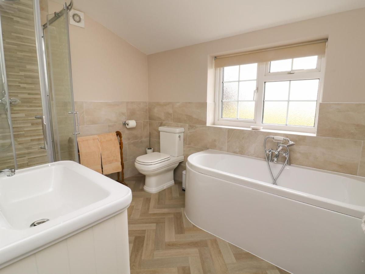 2 Crosslands Villa York Exterior photo