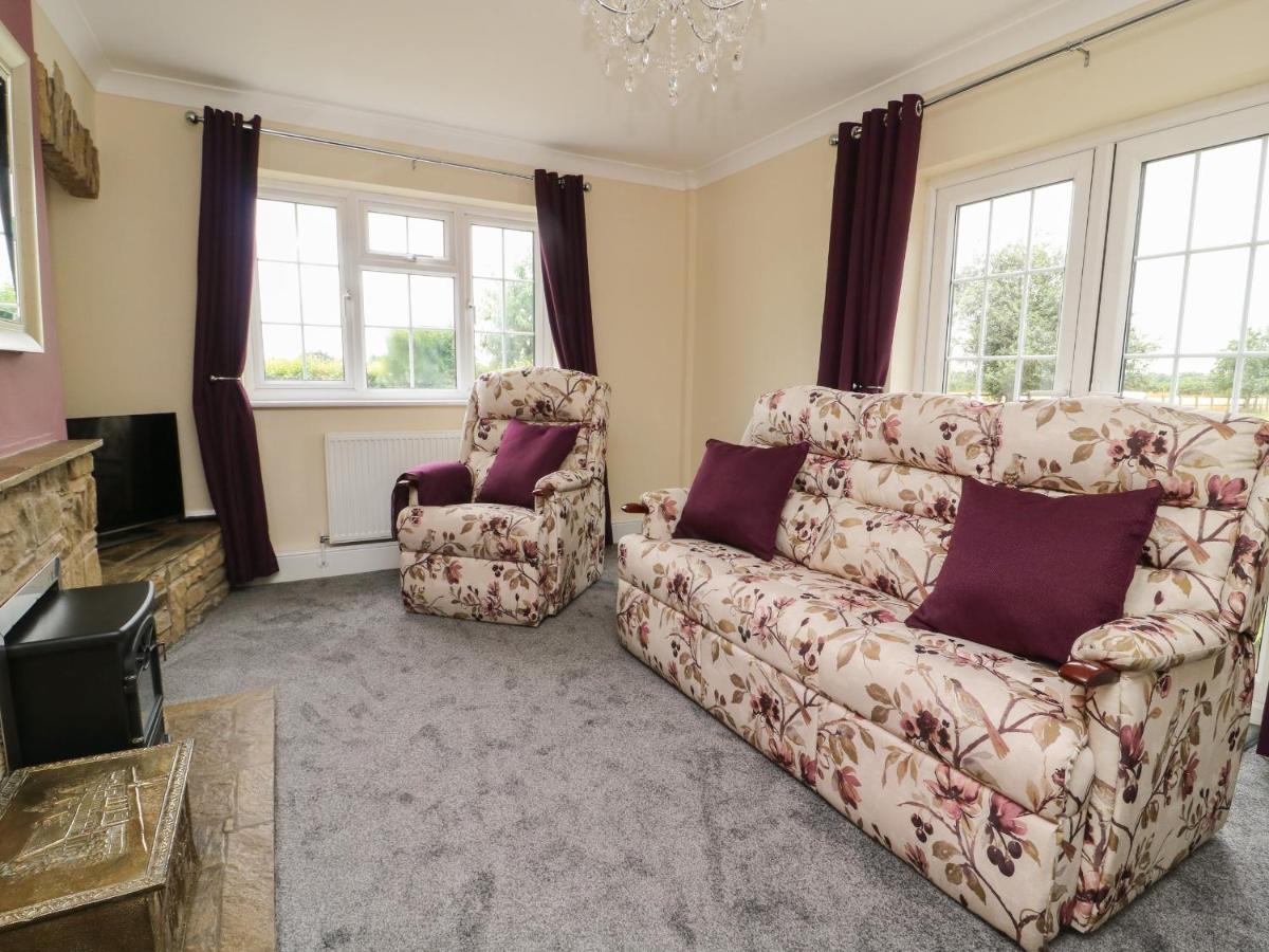2 Crosslands Villa York Exterior photo